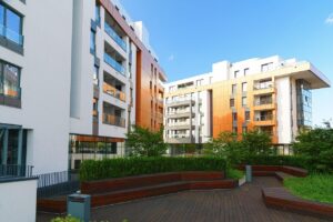 Résidence senior : acheter son appartement pour y vivre ou louer, ce que la loi ASV impose vraiment