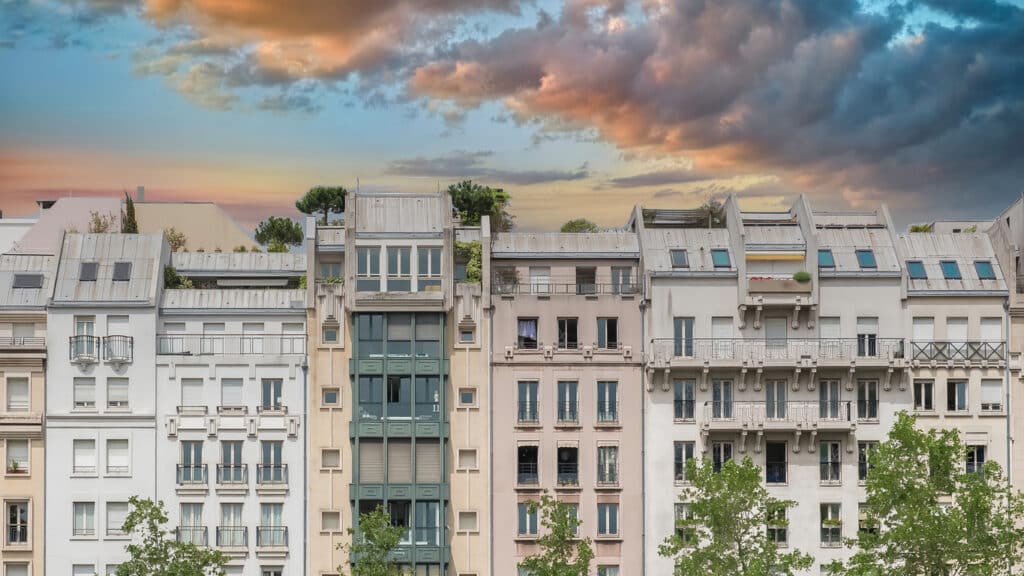 Paris, bâtiments typiques du Marais