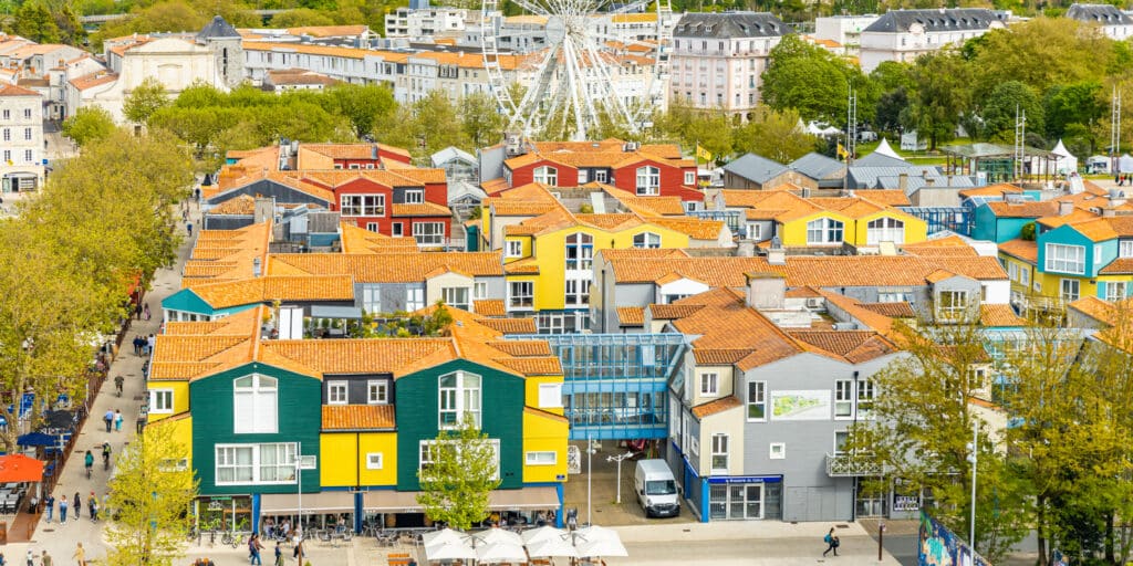 Maisons en bois colorées du quartier du Gabut dans le vieux port de La Rochelle