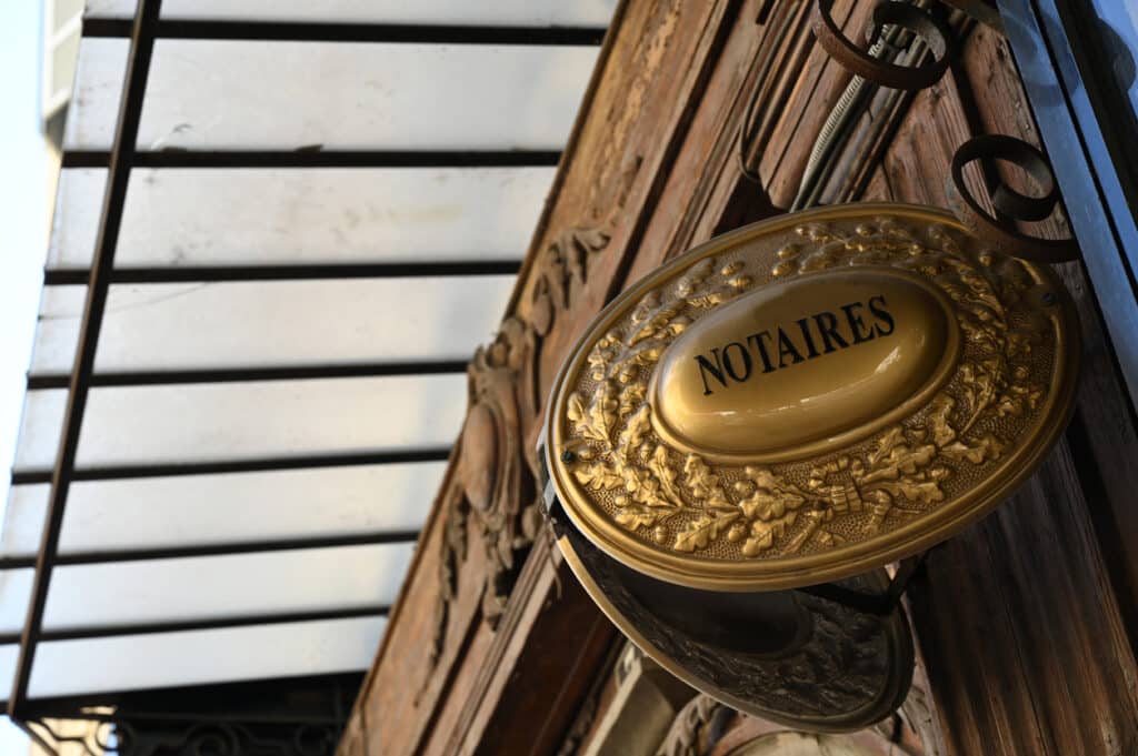 Devanture d'une agence de notaires