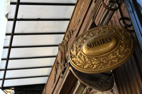 Devanture d'une agence de notaires