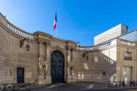 Vue extérieure de l'Hôtel de Matignon à Paris