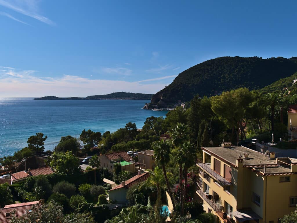Belle vue sur le petit village d'Eze-sur-Mer
