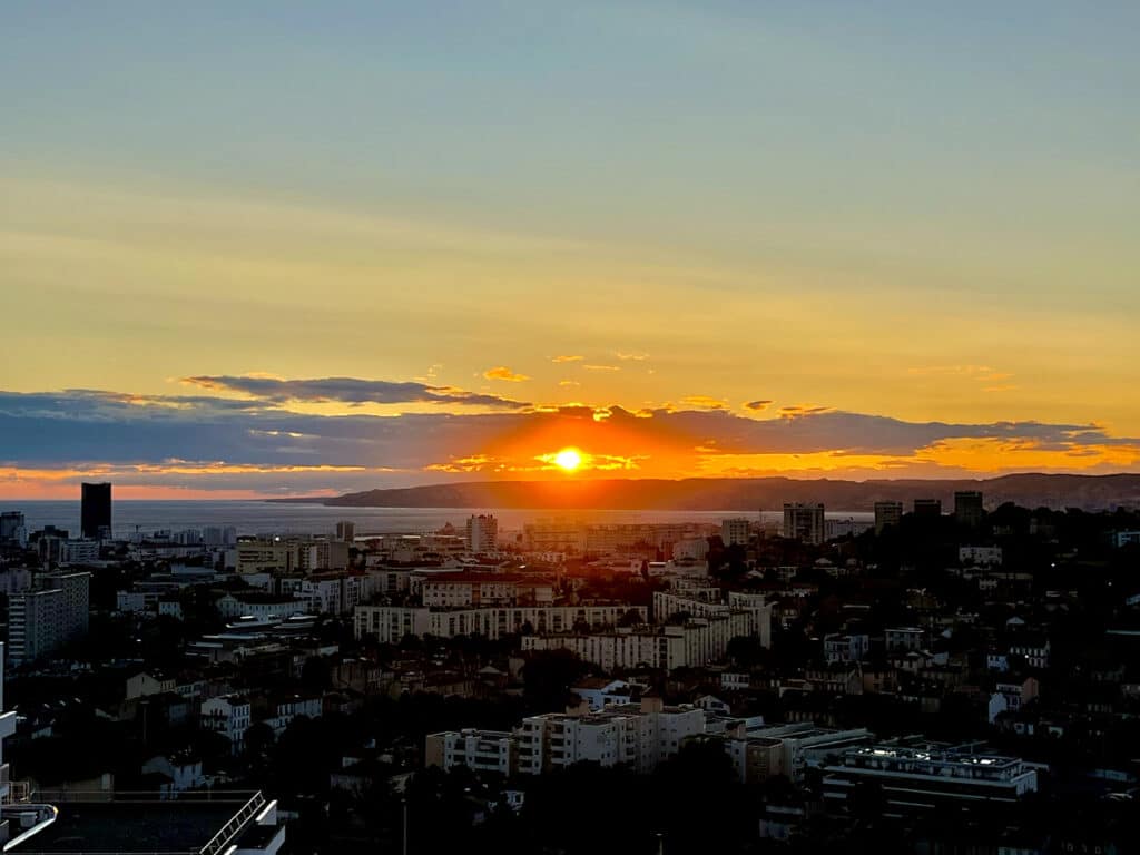 Coucher de soleil sur la ville de Marseille