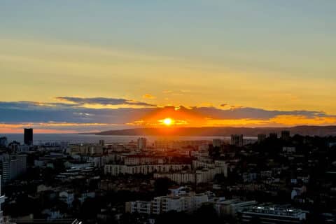 Coucher de soleil sur la ville de Marseille