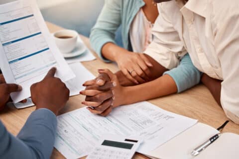 Couple avec un conseiller en gestion de patrimoine