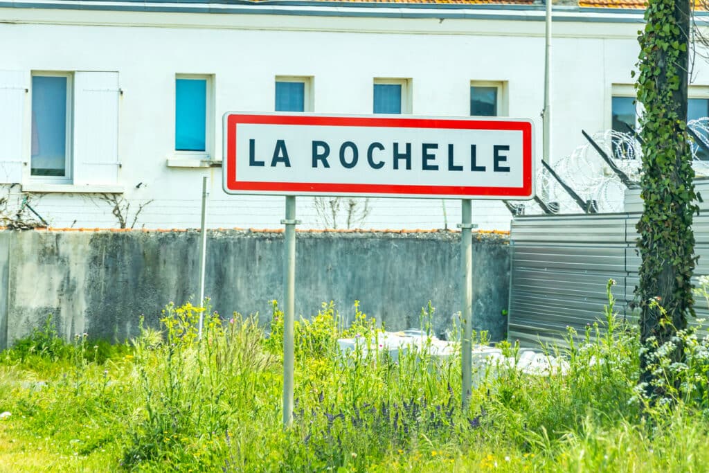 Panneau routier de La Rochelle à l'entrée de la ville