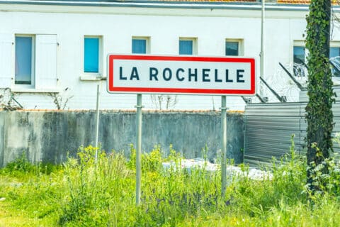 Panneau routier de La Rochelle à l'entrée de la ville