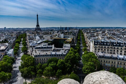 Paris et la Tour Eiffel vue du haut de l'Arc de Triomphe