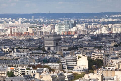 Vue aérienne de l'Arc de Triomphe à Paris