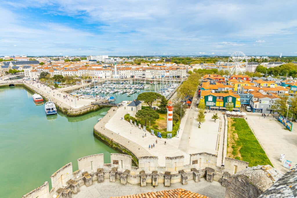 Vue panoramique sur le port du Bassin à Flot à La Rochelle
