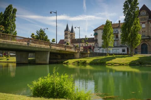 Photographie de paysage de la ville de Melun
