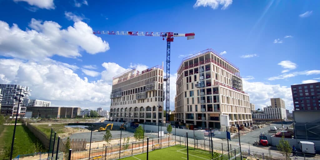 Nouveaux immeubles de bureaux et d'appartements en construction dans le quartier Euratlantique à Bordeaux