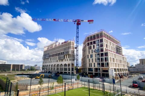 Nouveaux immeubles de bureaux et d'appartements en construction dans le quartier Euratlantique à Bordeaux