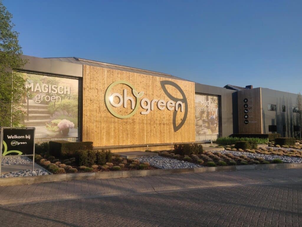 Vue du bâtiment commercial Oh’Green à Olen en Belgique