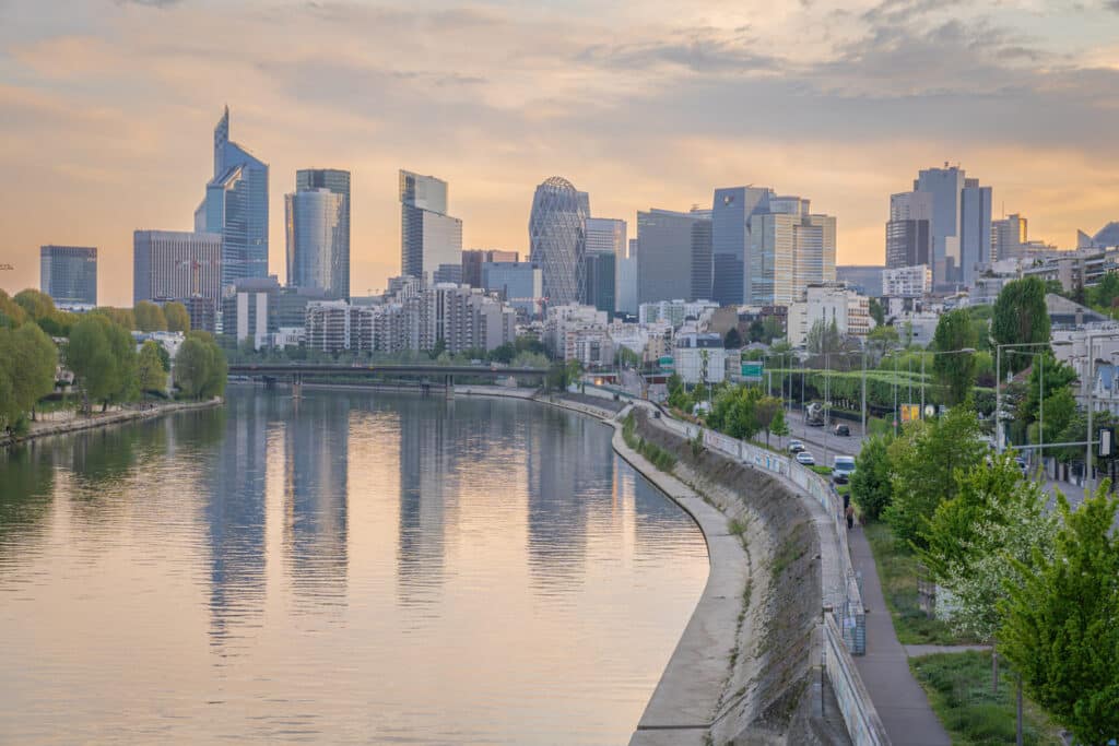 Vue panoramique du quartier de La Défense depuis Levallois-Perret