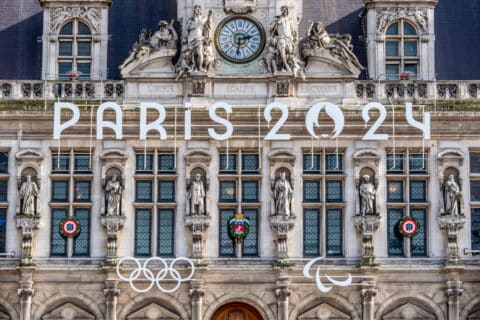 Hôtel de ville de Paris décorée pour les Jeux Olympiques et Paralympiques