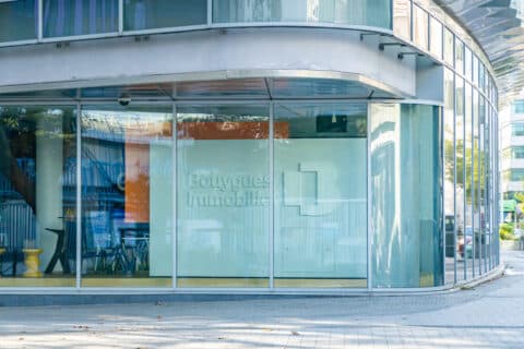 Vue extérieure de l'immeuble du siège social de Bouygues Immobilier