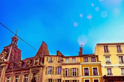 Vue sur la rue du centre-ville de Fontainebleau