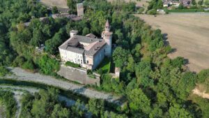 Châteaux à prix bradés : les secrets et pièges des enchères immobilières après saisies