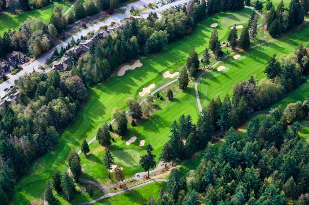 À 92 ans, elle défie un géant du golf pour sa maison de famille et refuse des millions !