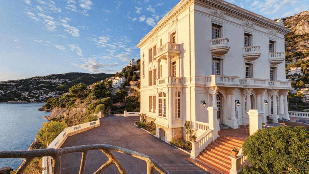 Découvrez les demeures de stars les plus luxueuses de France !