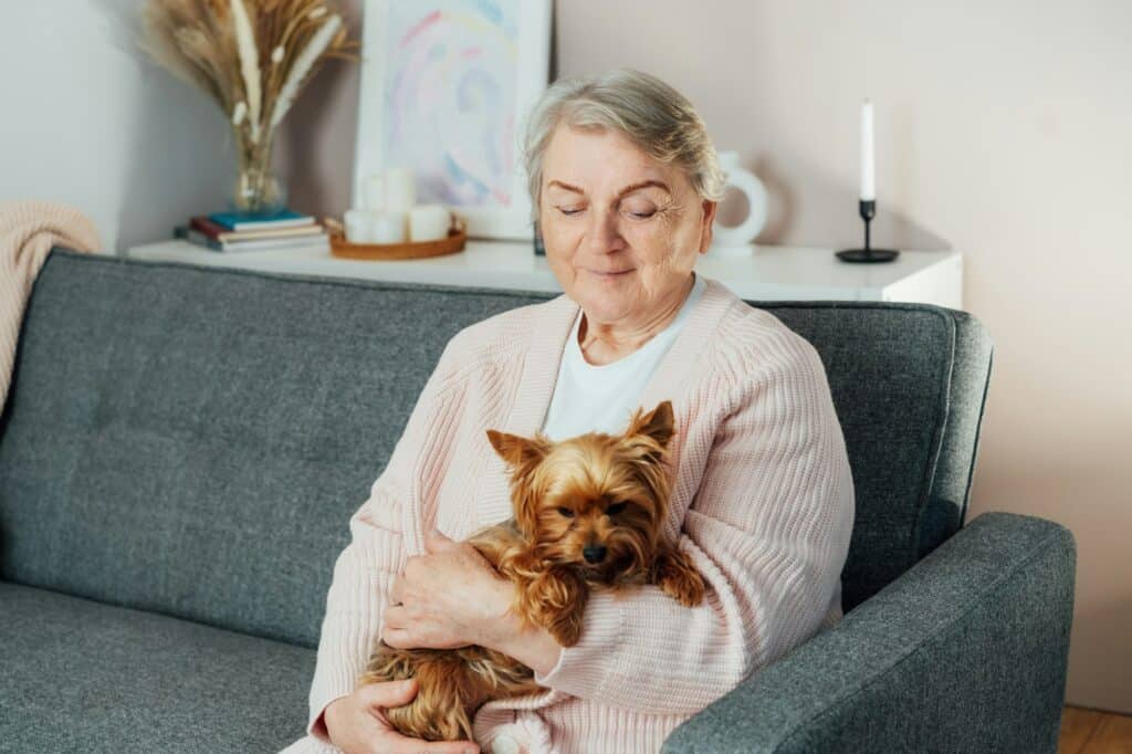 La loi 'Bien Vieillir' : vivre en EHPAD avec son animal