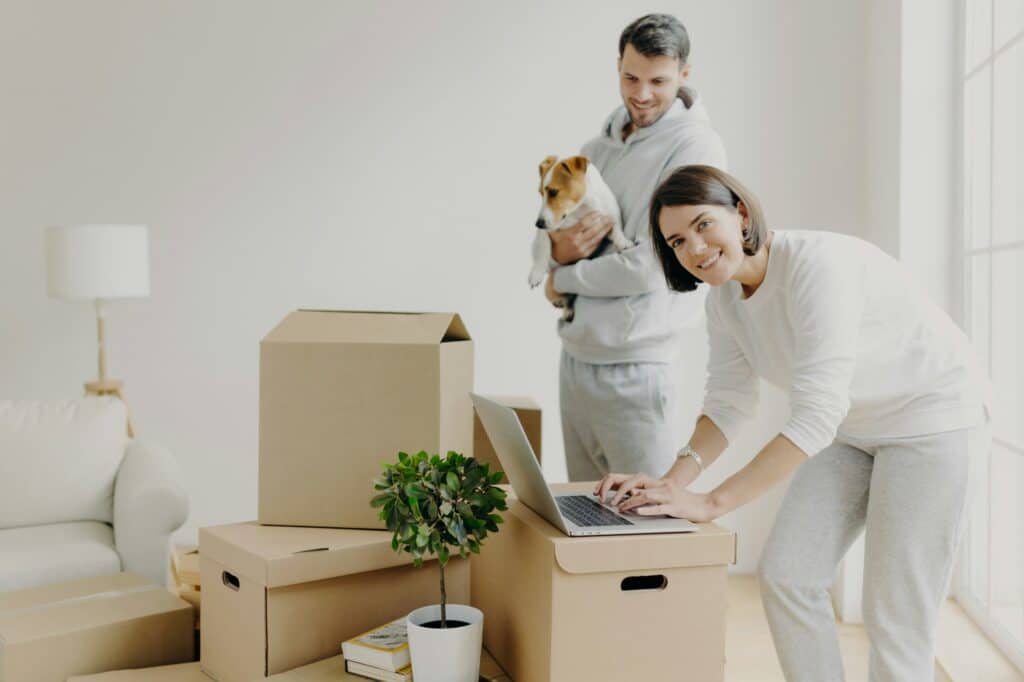 Taux immobiliers en chute : Comment en tirer parti ?