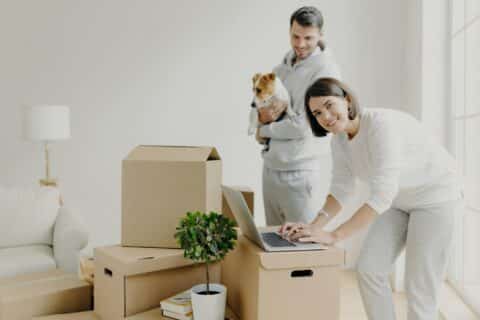 Taux immobiliers en chute : Comment en tirer parti ?
