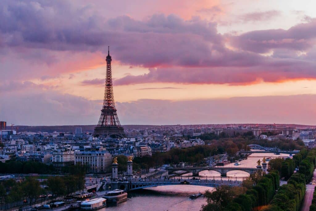 Ce que cache l'achat de 15 millions d'euros de Natalie Portman à Paris