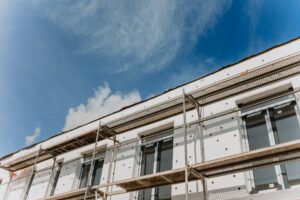 Comment le ravalement de façades valorise votre bien immobilier ?
