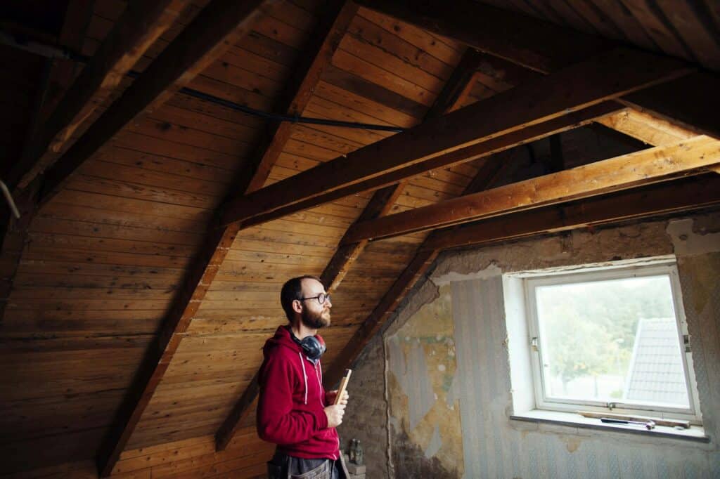 Transformation de grange en maison : conseils et étapes clés pour rénover