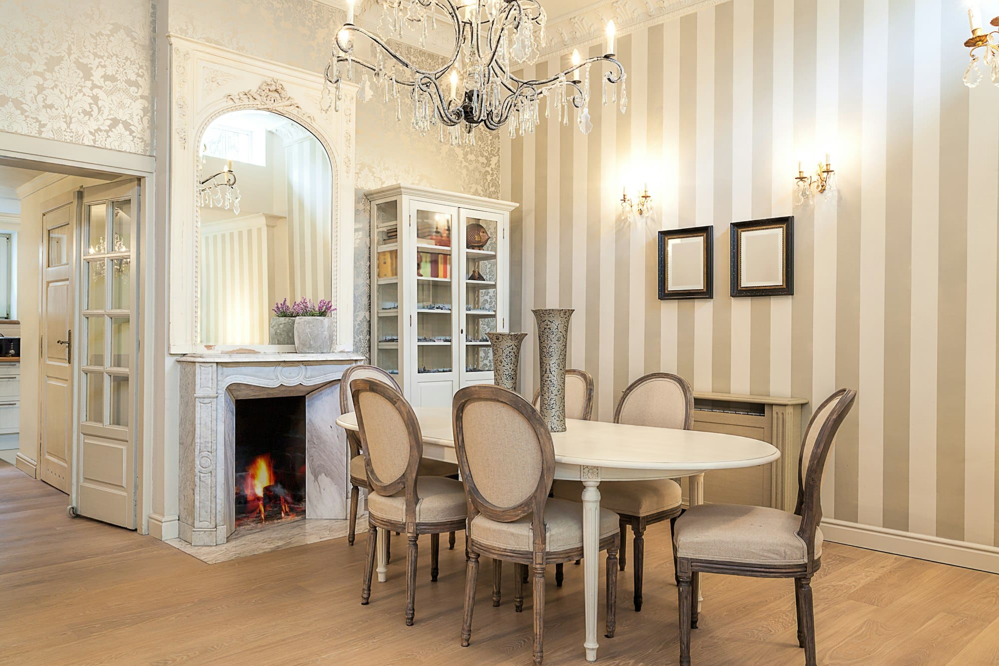 Vintage mansion - dining corner