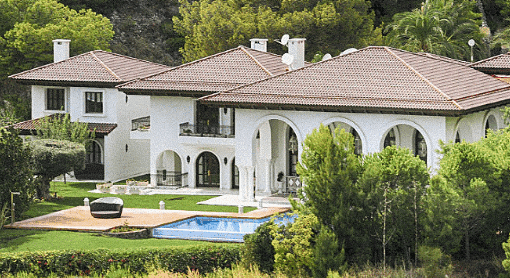 Cyril Hanouna : Sa nouvelle villa a 10 millions d'euros à Saint-Tropez !