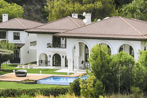Cyril Hanouna : Sa nouvelle villa a 10 millions d'euros à Saint-Tropez !