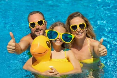 Piscines et saunas : Transformez votre bien en oasis lucrative