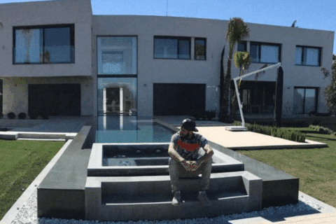 Découvrez la somptueuse villa saoudienne de Benzema