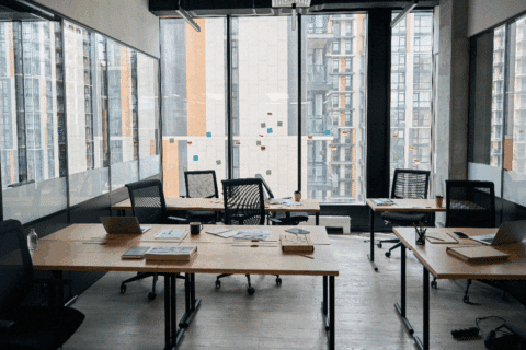 Optimisation de l'espace de travail avec du mobilier ergonomique 