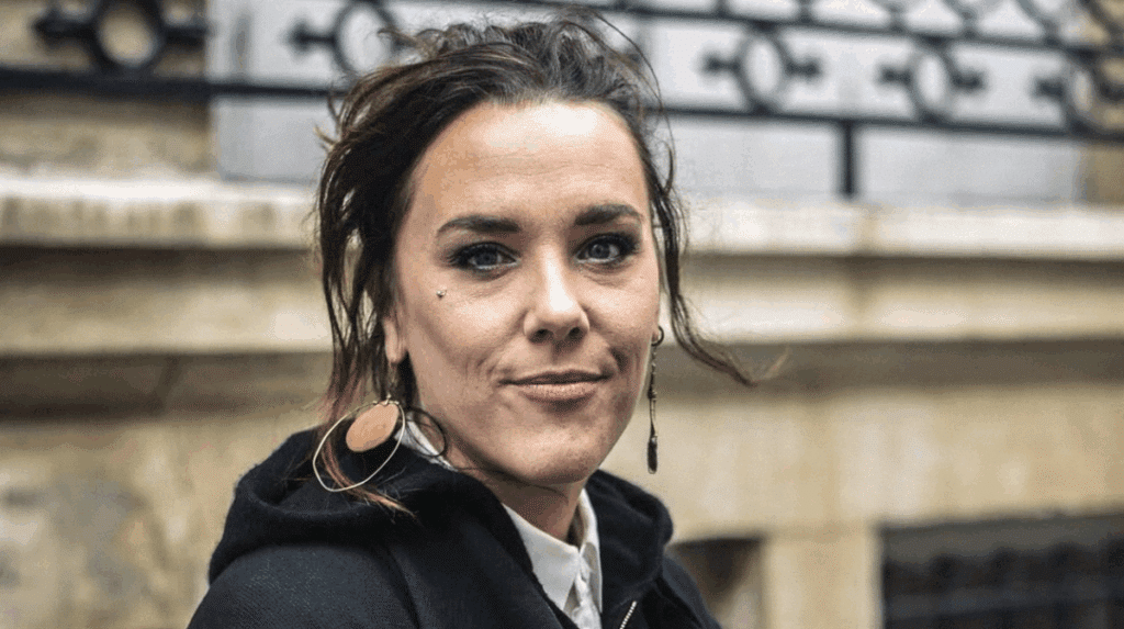 Zaz révèle son incroyable maison, baignée de lumière !