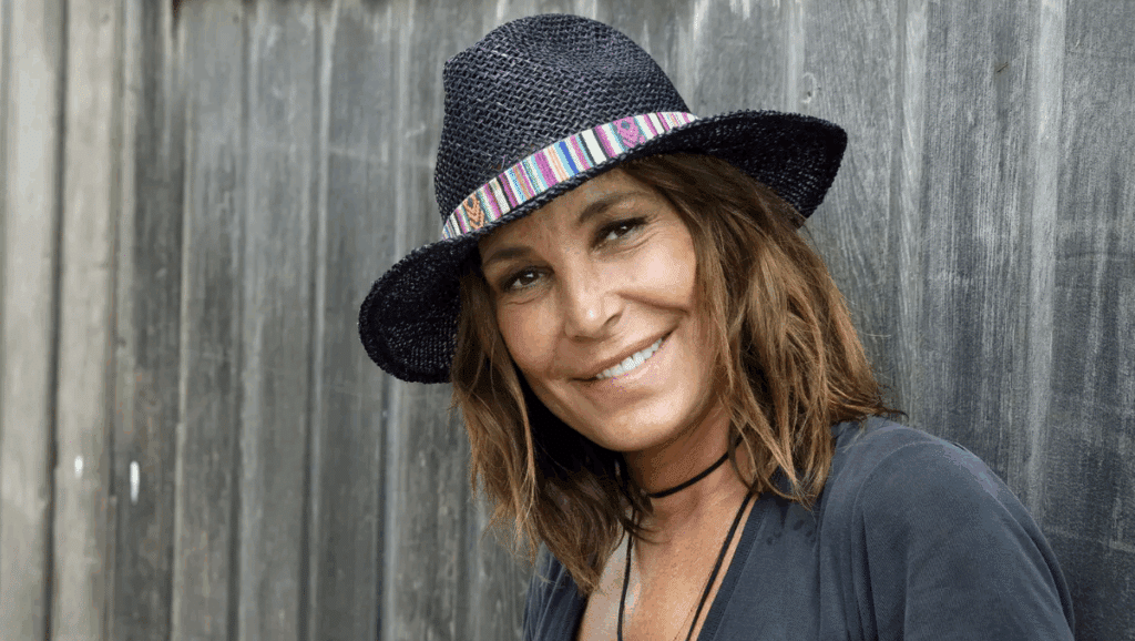 Zazie et sa "maison pirate" en Grèce : une histoire surprenante !