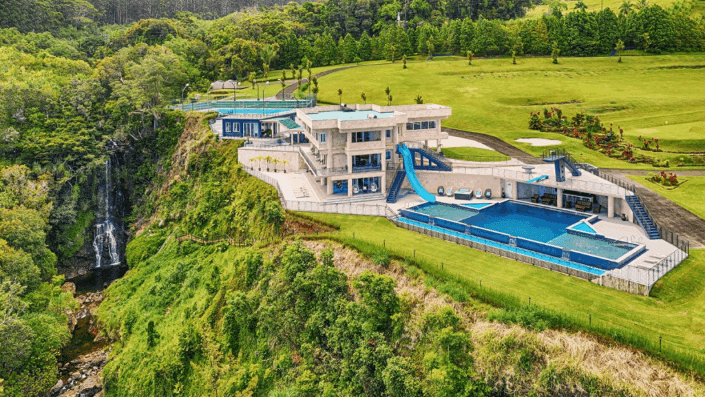 Découvrez le Waterfalling Estate, un luxe caché à Hawaï