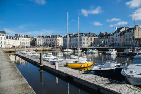 Investir en Bretagne : impact des zones tendues sur l'immobilier