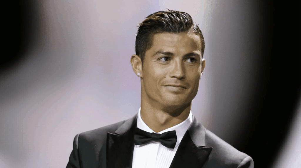 Cristiano Ronaldo et sa vie de luxe à Dubaï : découvrez son incroyable villa !