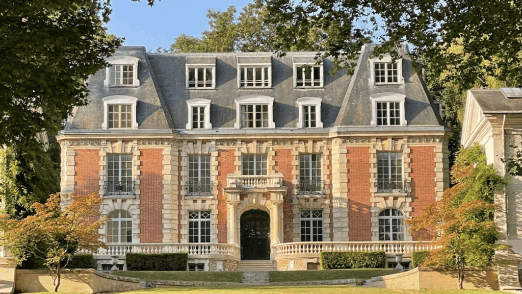 Le célèbre château de Star Academy est mis en vente