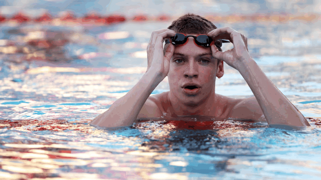 Léon Marchand : découvrez sa vie stricte et disciplinée en Arizona !