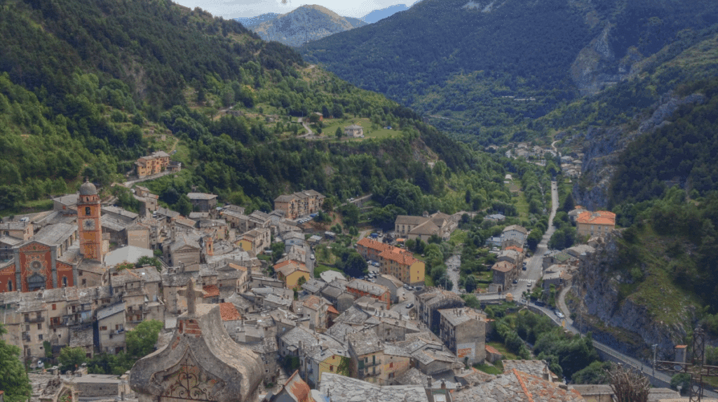 Découvrez Tende : Un joyau caché de la Côte d'Azur