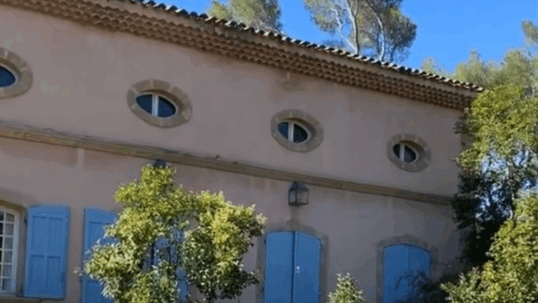 La nouvelle maison de Karine Le Marchand en Provence ! - Actual Immo