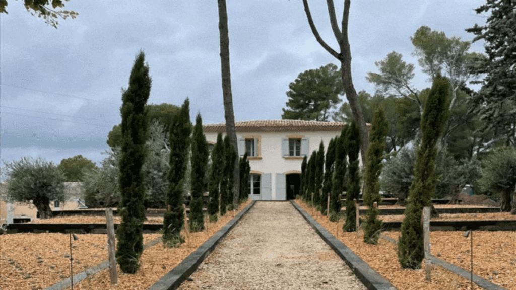 Avant/Après : rénovation de la maison de Karine Le Marchand en Provence
