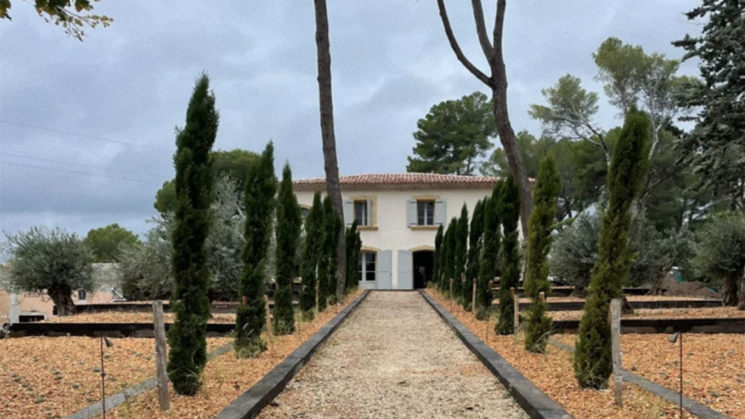 Avant/Après : rénovation de la maison de Karine Le Marchand en Provence