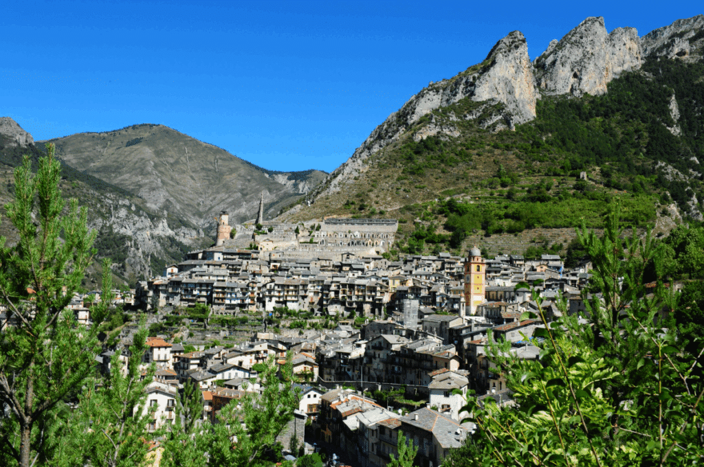 Exploration de Tende : patrimoine, nature et opportunités immobilières